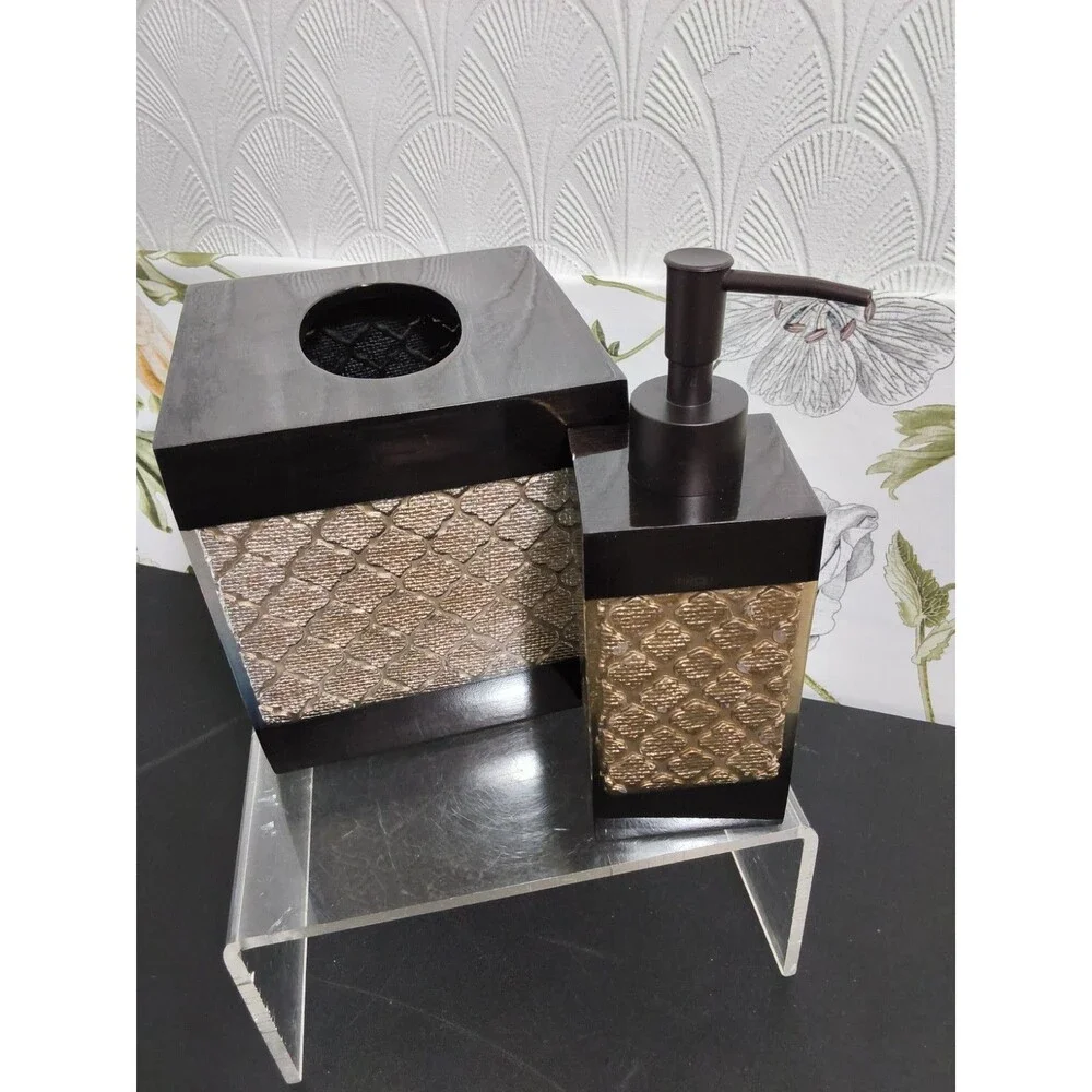 Dahlia Square Tissue Box With Matching Soap Bottle